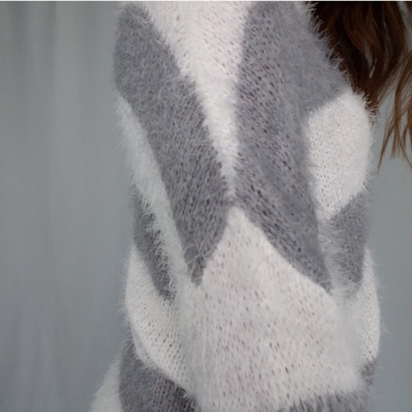 Cozy grey and white stripe sweater - Picture 3 of 6